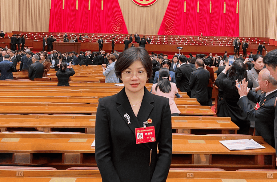 光荣丨银河优越会集团工会联合会主席姚慧出席中国工会第十八次全国代表大会